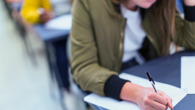 „Perle” la simularea de la Evaluarea Națională. „Autorul se ia de soare, că de ce l-a supărat?”