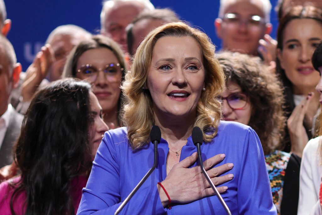 Elena Lasconi a fost mazilită de USR, dar candidatura sa are o miză imensă în continuare. Cum face jocurile pentru finala prezidențială – ANALIZĂ