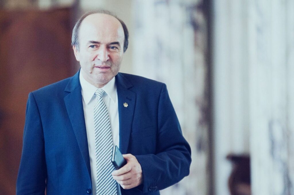Fost judecător CCR, asigură că „nu există riscul anulării alegerilor”. „USR-ul va trebui să respecte legea, ca şi ceilalţi competitori”