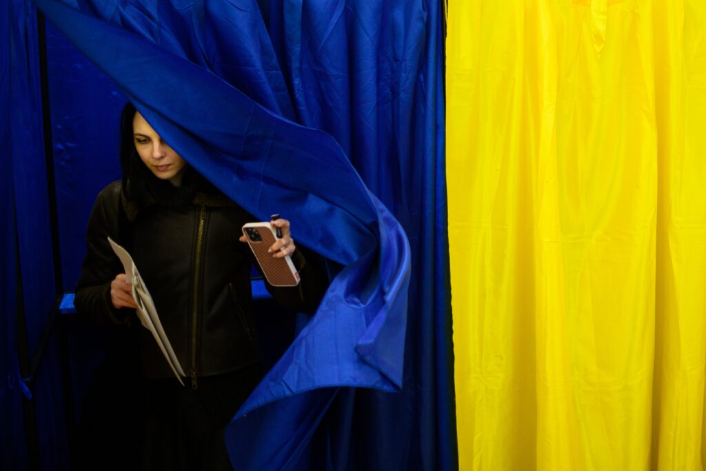 De ce rămân tinerii tăcuți în ziua votului?