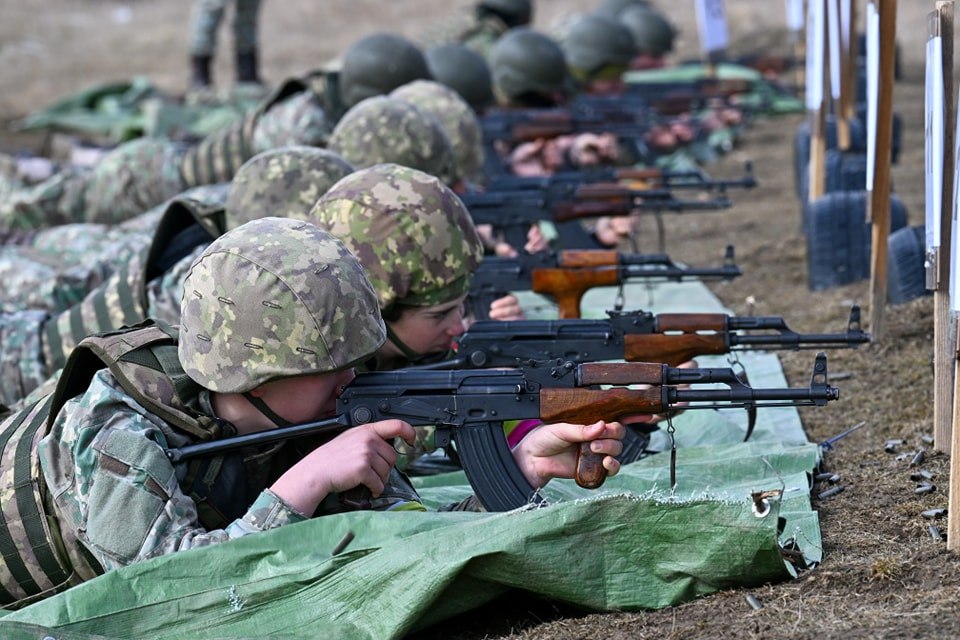 Crin Antonescu asigură că, dacă va deveni președinte, nu va reintroduce serviciul militar obligatoriu