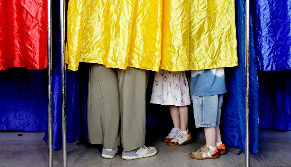 Zeci de alegători, reclamați după ce au postat pe TikTok cu cine au votat