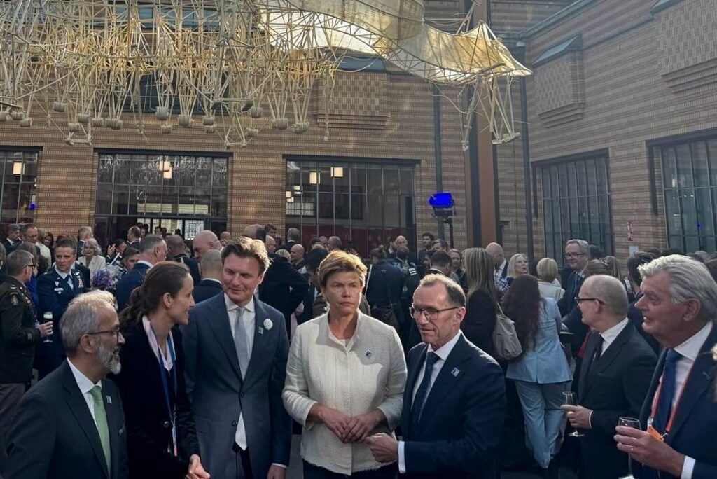 Cină de lucru a miniștrilor apărării, la Haga. Ionuț Moșteanu și Oana Țoiu, primele întâlniri externe de la numirea în funcție