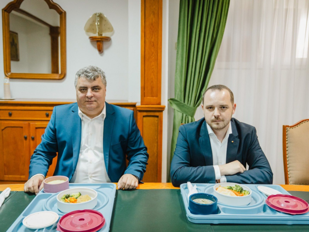 Ministrul Sănătății a luat masa alături de managerii spitalelor. Cum i s-a părut mâncarea pe care o primesc pacienții: „M-am convins”