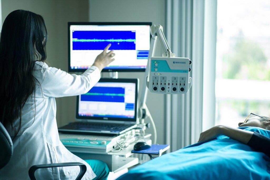 Asigurat doar pe hârtie. Cum s-a blocat accesul la serviciile medicale gratuite în România