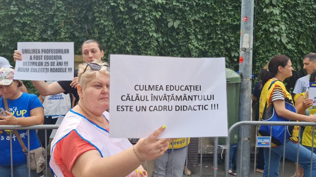A zecea zi de proteste la sediul Ministerul Educației. Lider sindical: „Ne pregătim pentru alte zece zile, dacă nu chiar 11 zile”