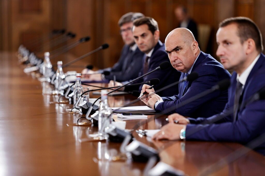 Cât va dura interdicția pensionarilor de a se angaja la stat. „E o criză puternică din punct de vedere financiar”