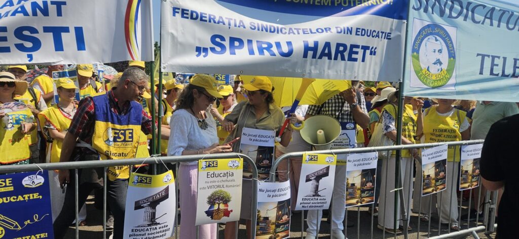 Continuă protestele din educație. Noi pichetări la Ministerul Educației și la Guvern, unde se cere demisia ministrului Daniel David