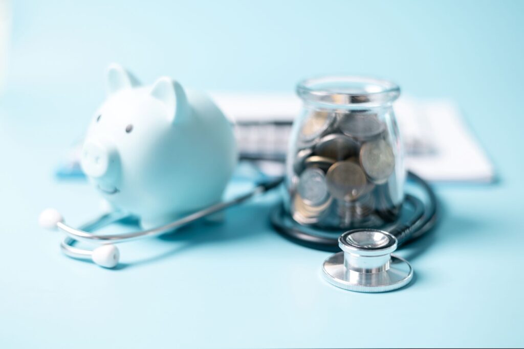 Suma neașteptată pe care o poți economisi folosind un abonament medical. Poate acoperi o vacanță
