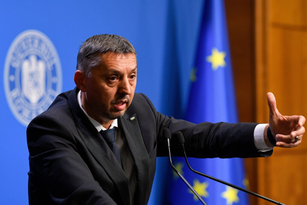 Cursuri suspendate în București și cinci județe: Ministrul Educației anunță când se reiau orele