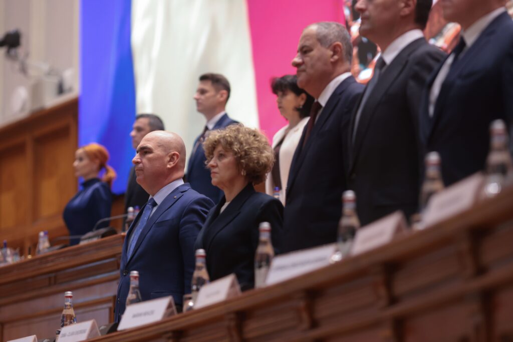 LIVE TEXT Ședință solemnă în Parlament. Abrudean: „A amenința sau a favoriza ieșirea României din Europa și din spațiul euro-atlantic este trădare”