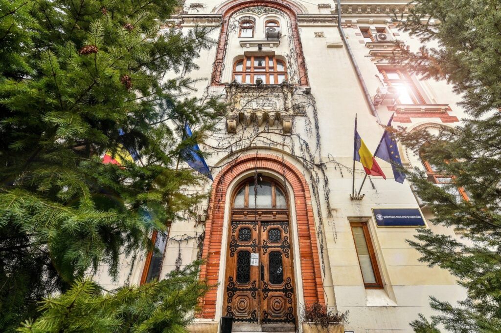 Educația cu doi miniștri? Cât de eficientă ar putea fi o astfel de variantă. „Poate că un ministru pentru preuniversitar ar schimba raportul de putere”