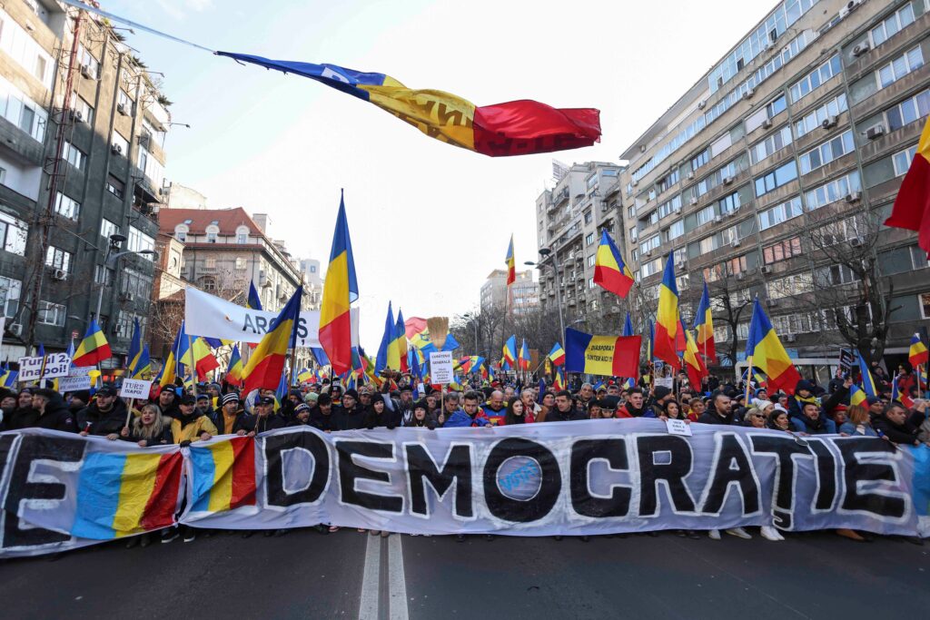 De ce unul din cinci europeni tânjește după dictatură: „În mintea multor persoane înseamnă legi și reguli respectate”