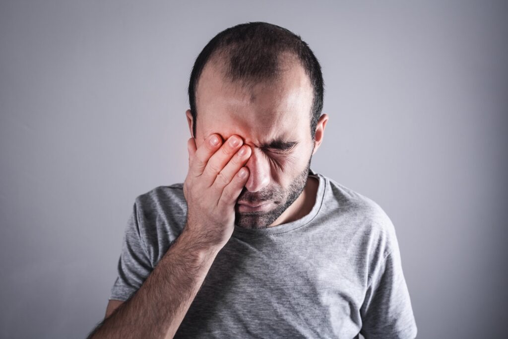 Simptomul care nu doare, dar te poate lăsa fără vedere. Cum recunoști AVC-ul ocular