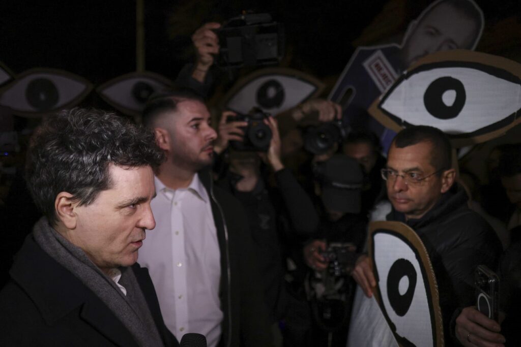 Nicușor Dan, față în față cu protestatarii la Cotroceni: „Am de o sută de ori mai multe informații decât aveți dv”