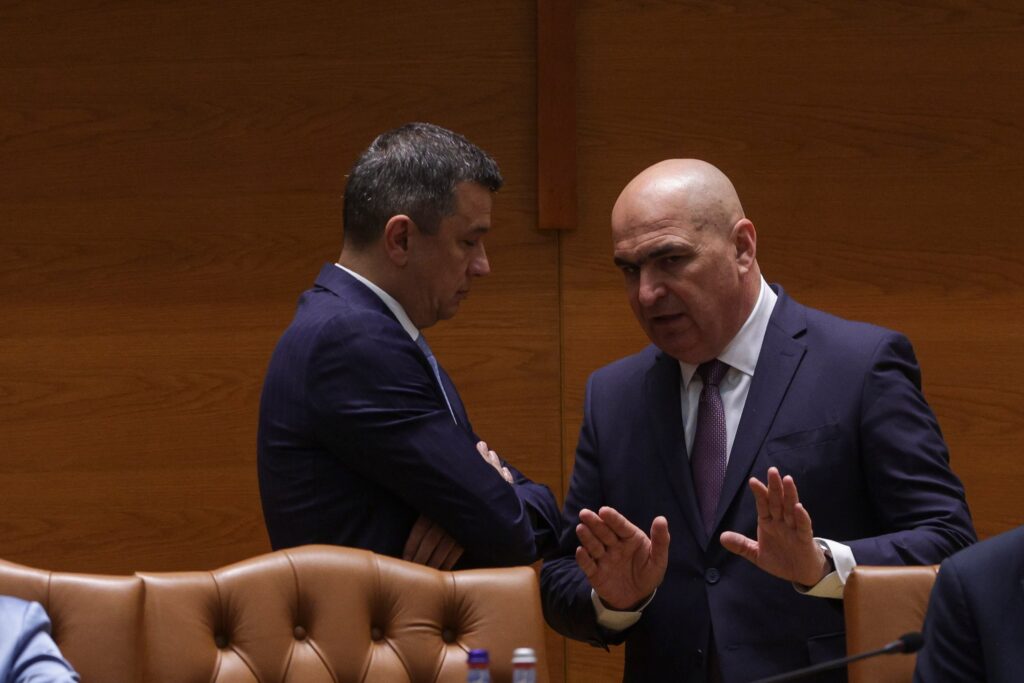 Cine câștigă electorat de pe urma scandalului generat de împărțirea banilor țării