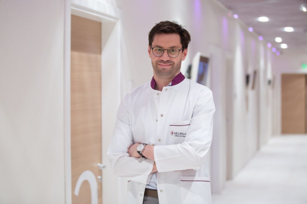Când devine durerea de cap o urgență medicală? Specialiștii Neuroaxis îți spun la ce semnale să fii atent