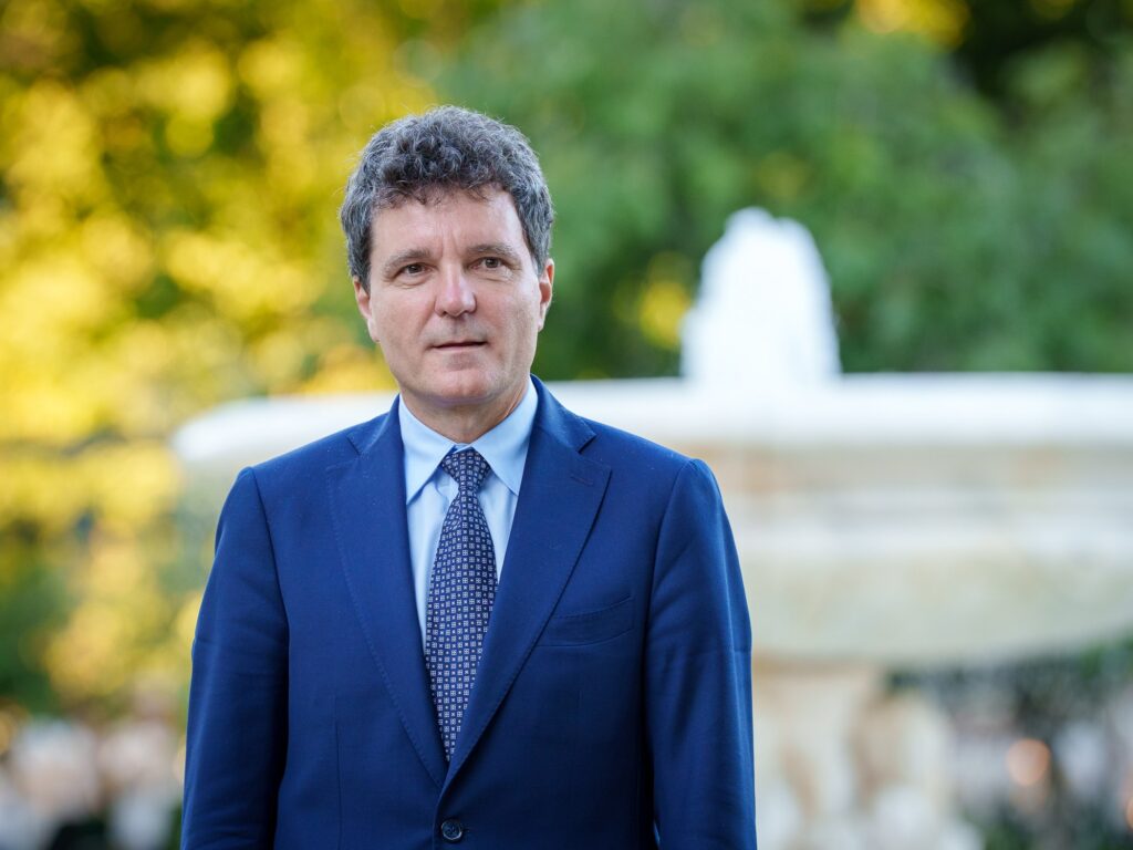 Președintele Nicușor Dan vizitează vizitează Centrul de mari arși de la Timișoara